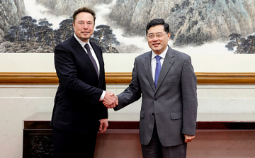 Hivatalos meghívásra előre be nem jelentett látogatást kezdett Elon Musk Kínában