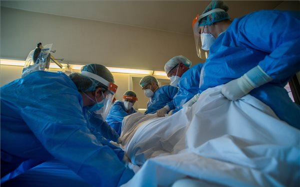 A fertőzöttek száma 233,7 millió, a halálos áldozatoké 4,78 millió a világon