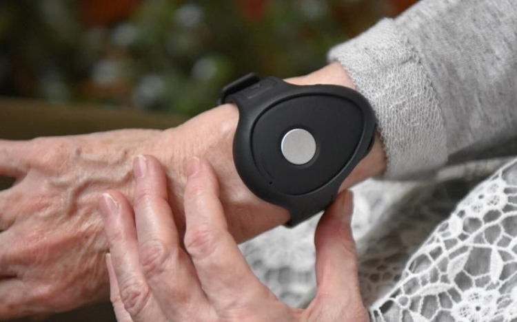80 év felett előzetes igénylés nélkül kézhez kapják a Gondosórát