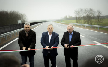 Átadták az M44-es gyorsforgalmi út M5-ös autópálya és Szentkirály közötti szakaszát
