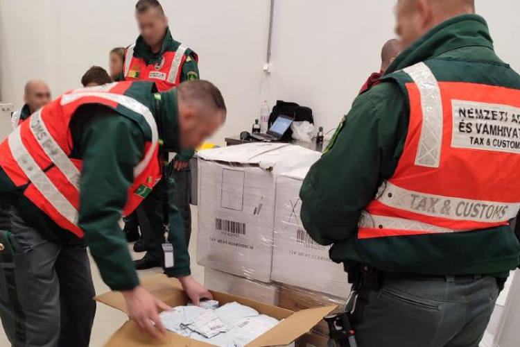 Alig győzi a NAV a kínai kiscsomagok vámkezelését